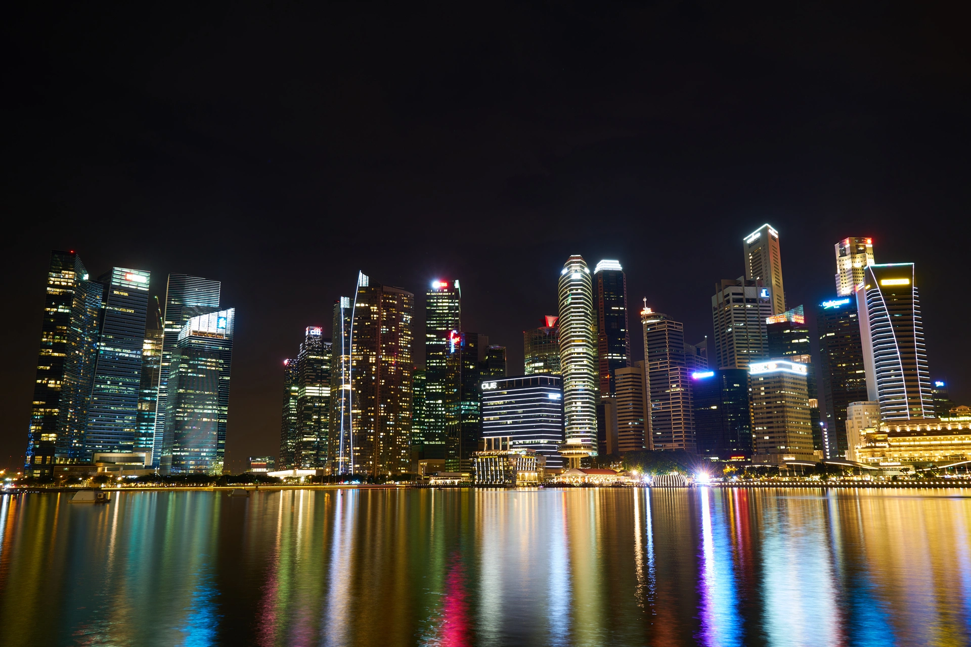 water-long-exposure-urban-singapore-river