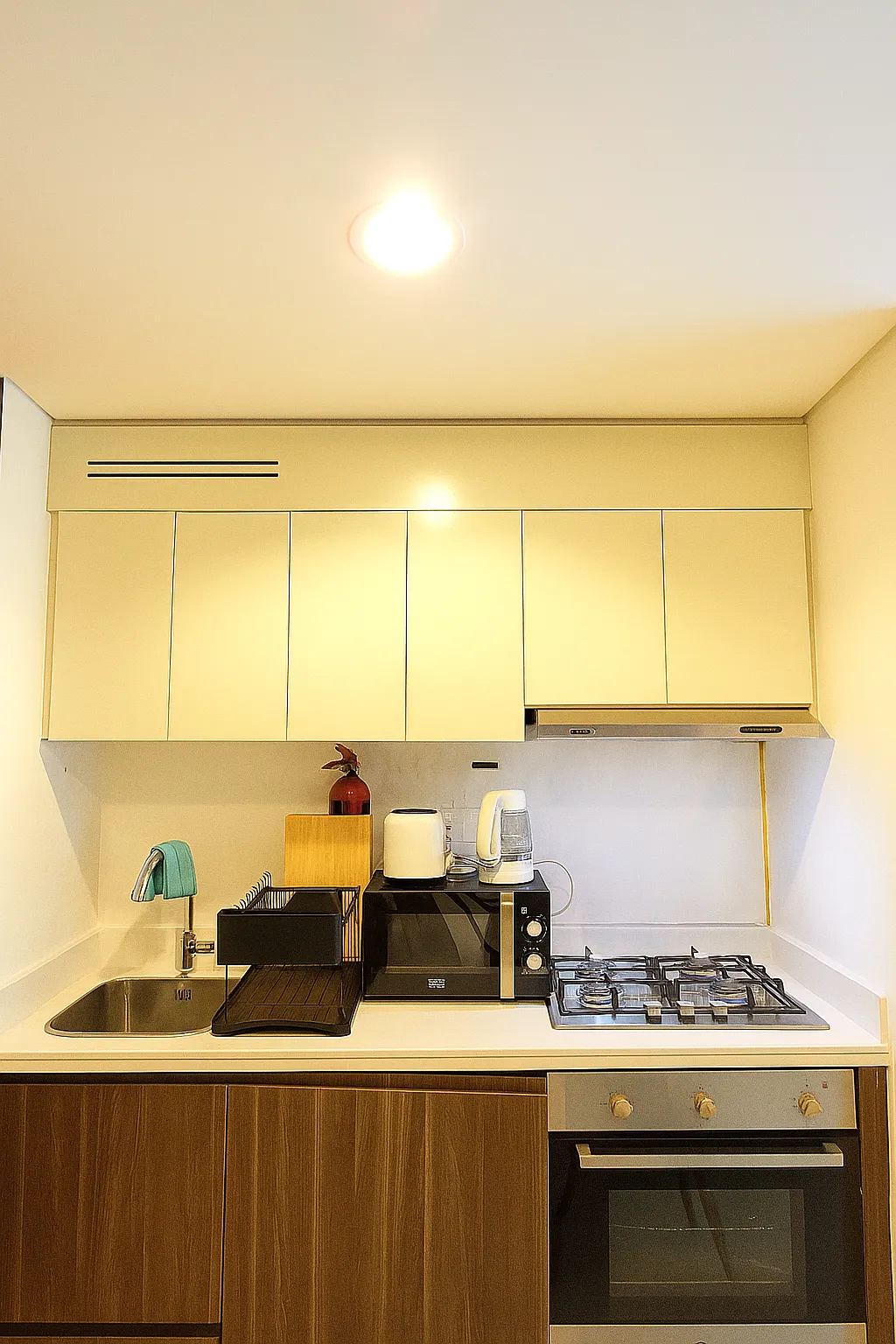 20250922_1339_Modern