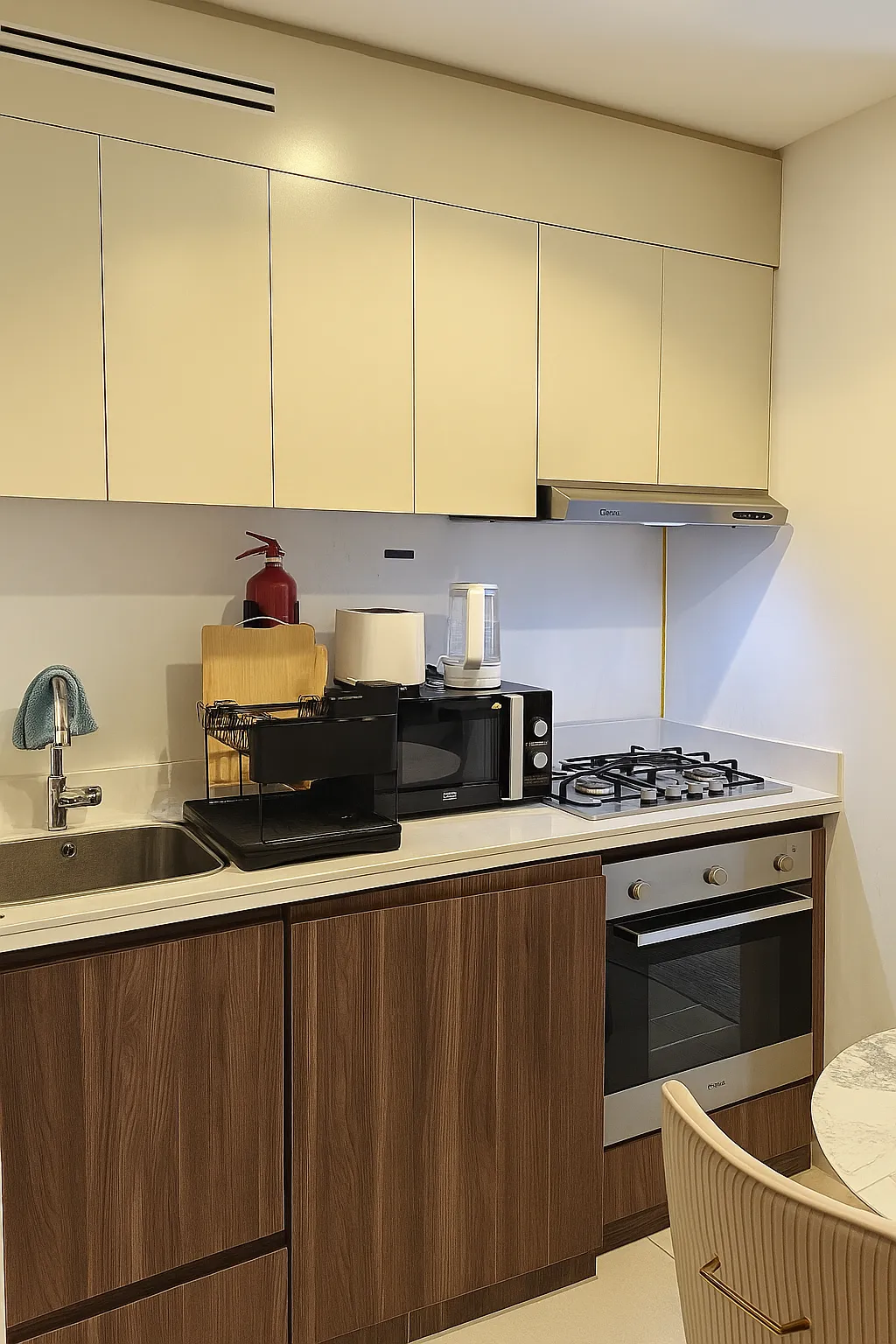 20250922_1348_Modern