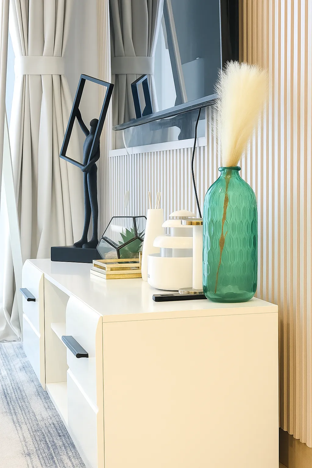 20250922_1354_Elegant